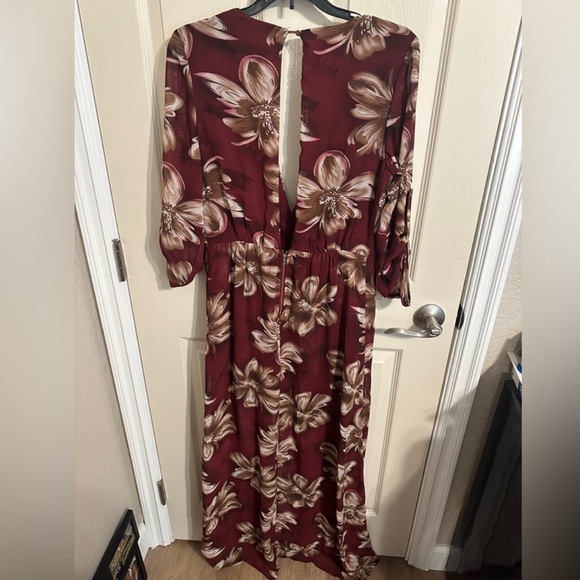 Whyte Eyelash Deep V-Neck Floral Romper 3/4 Sleeve w Train Overlay, Maroon, Sz L - Picture 2 of 6